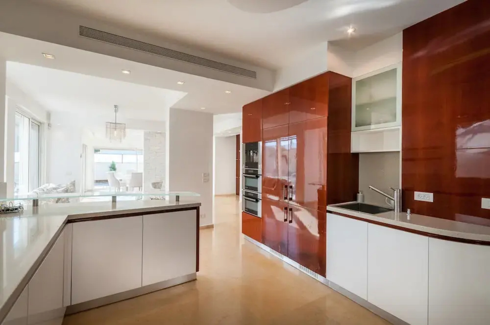 Luxurious Villa with great location