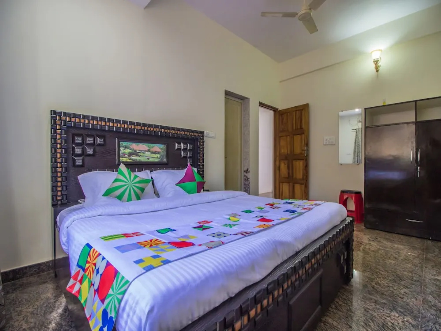 OYO 11587 Home Spacious Studios Nerul