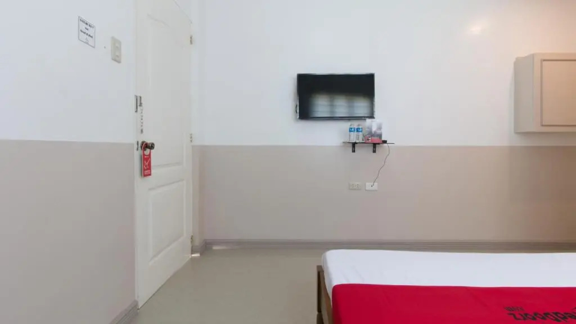 RedDoorz Plus @ Santa Catalina Metro Vigan