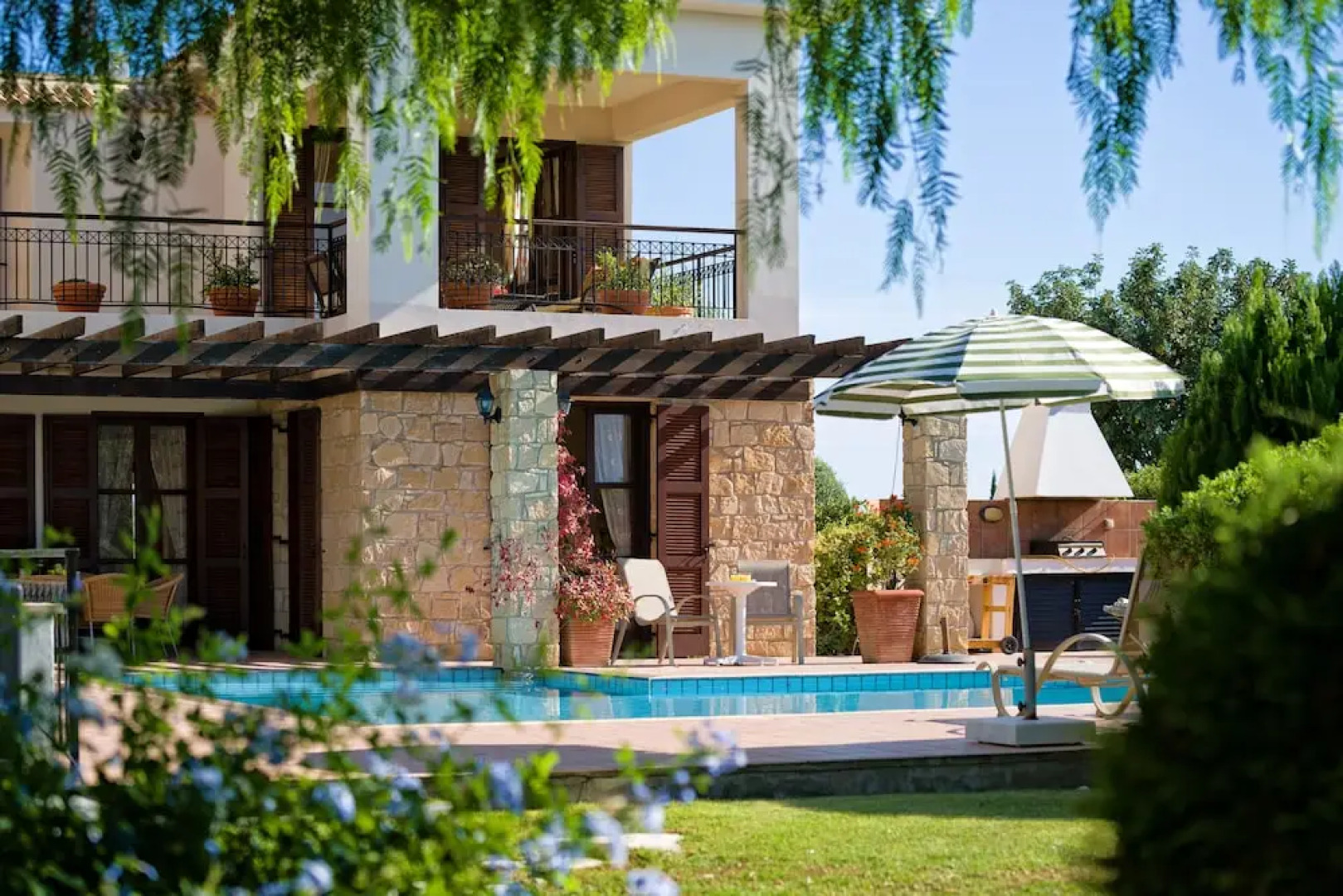 3 bedroom Villa Anarita 64 with private L-shaped pool, beautiful gardens, near resort village square