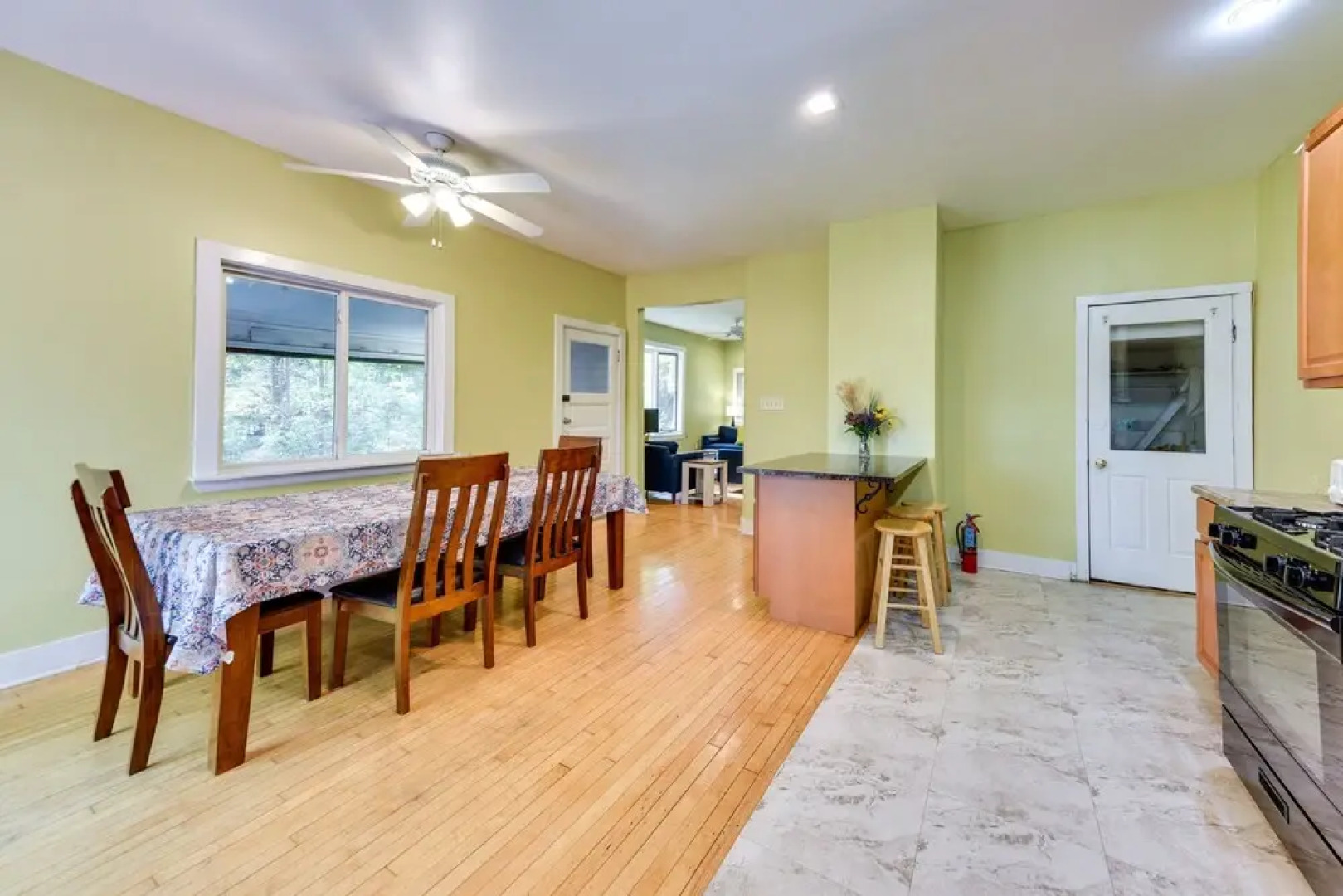 Family-friendly Milwaukee Home w/ Deck Near Uwm!