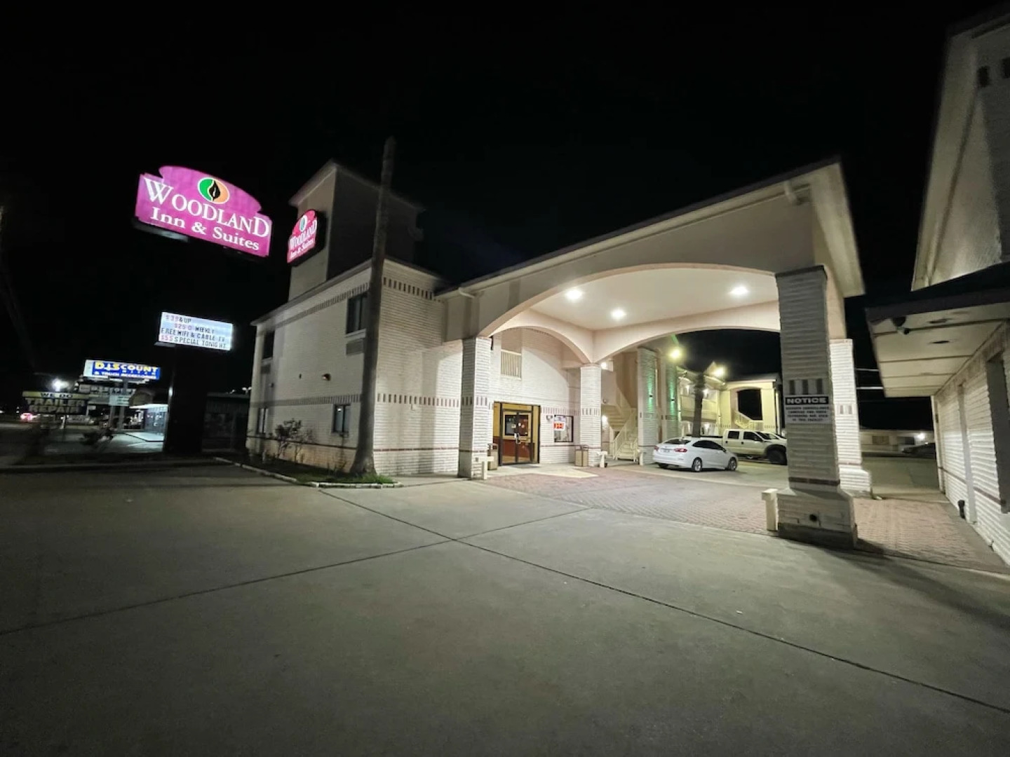 Woodland Inn & Suites