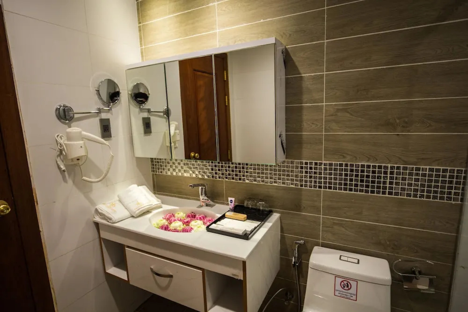 Orussey One Hotel & Apartment