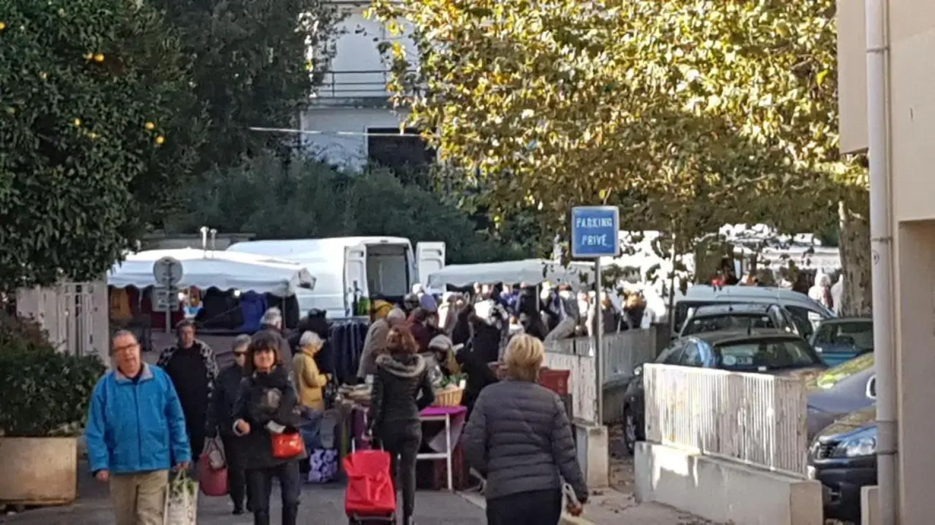 Rue sebastien spacious apartment close beach