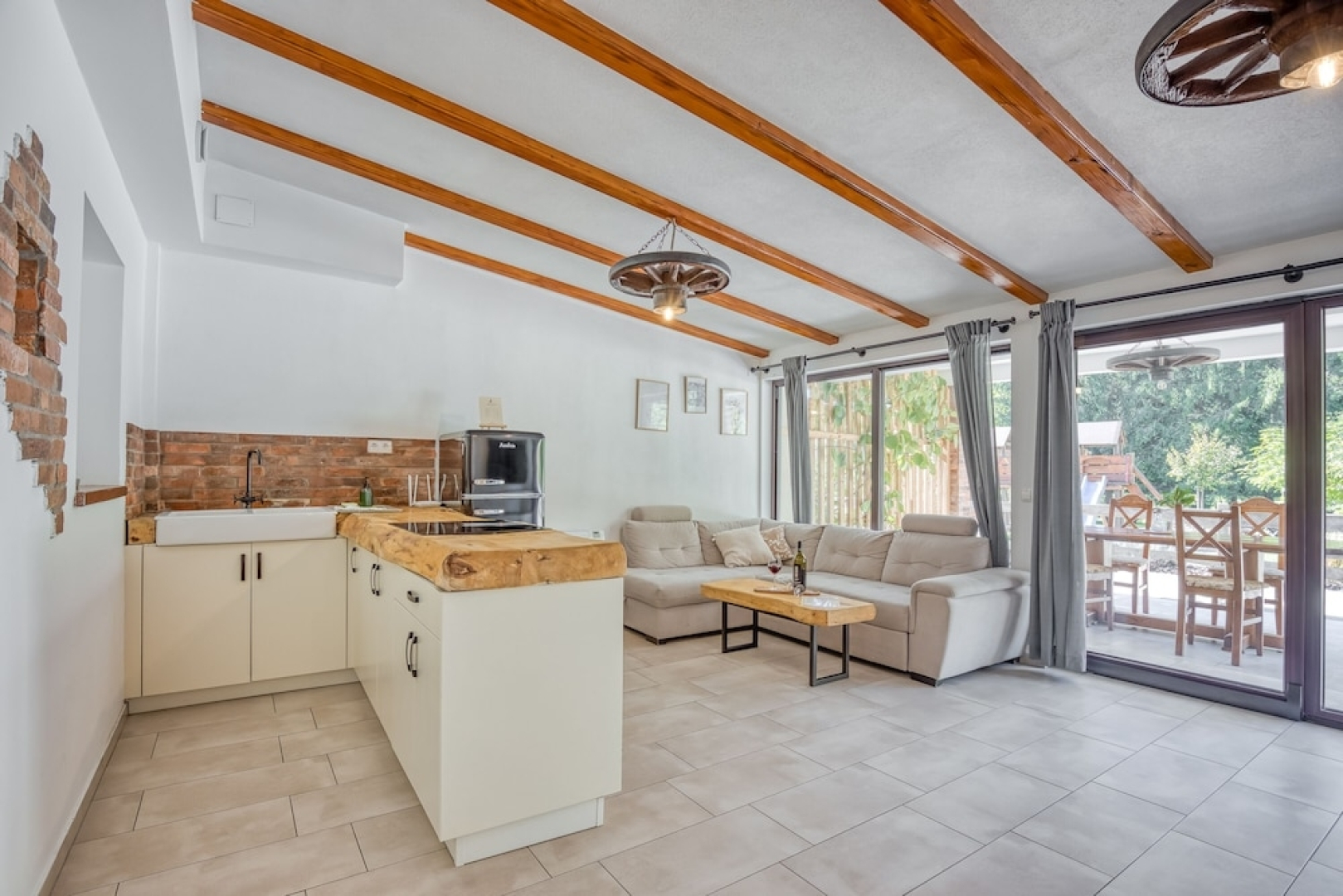 Pool Suite Flaxseed Private Sauna