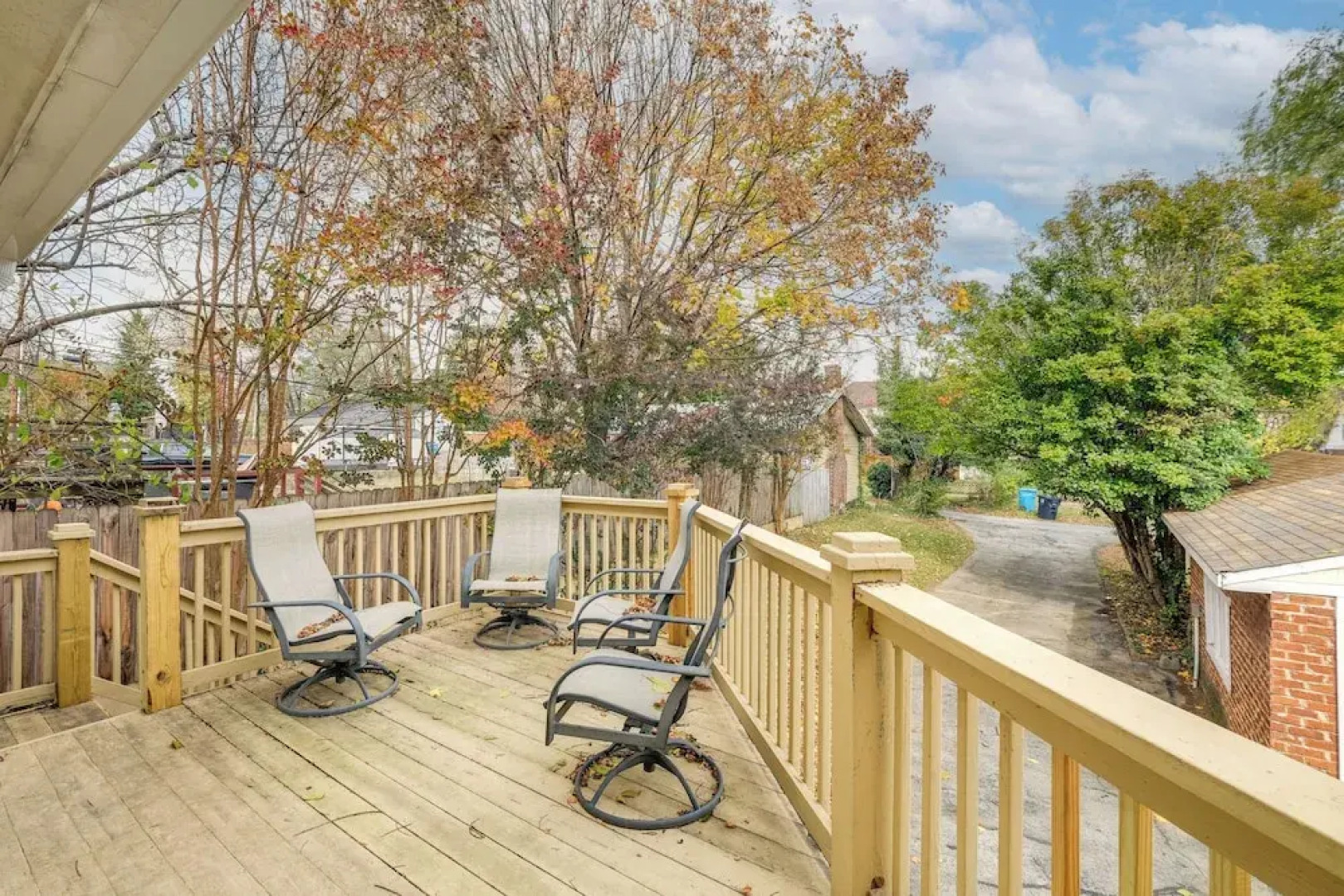 Walk to The Grandin Theatre: Roanoke Unit w/ Yard!