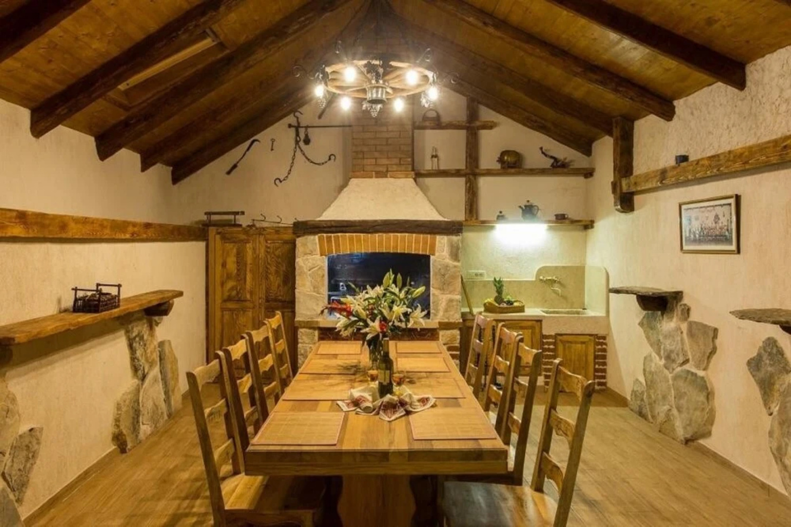 Villa Falcon Rook - Four-bedroom Villa With Terrace and Swimming Pool ID Direct Booker 1901