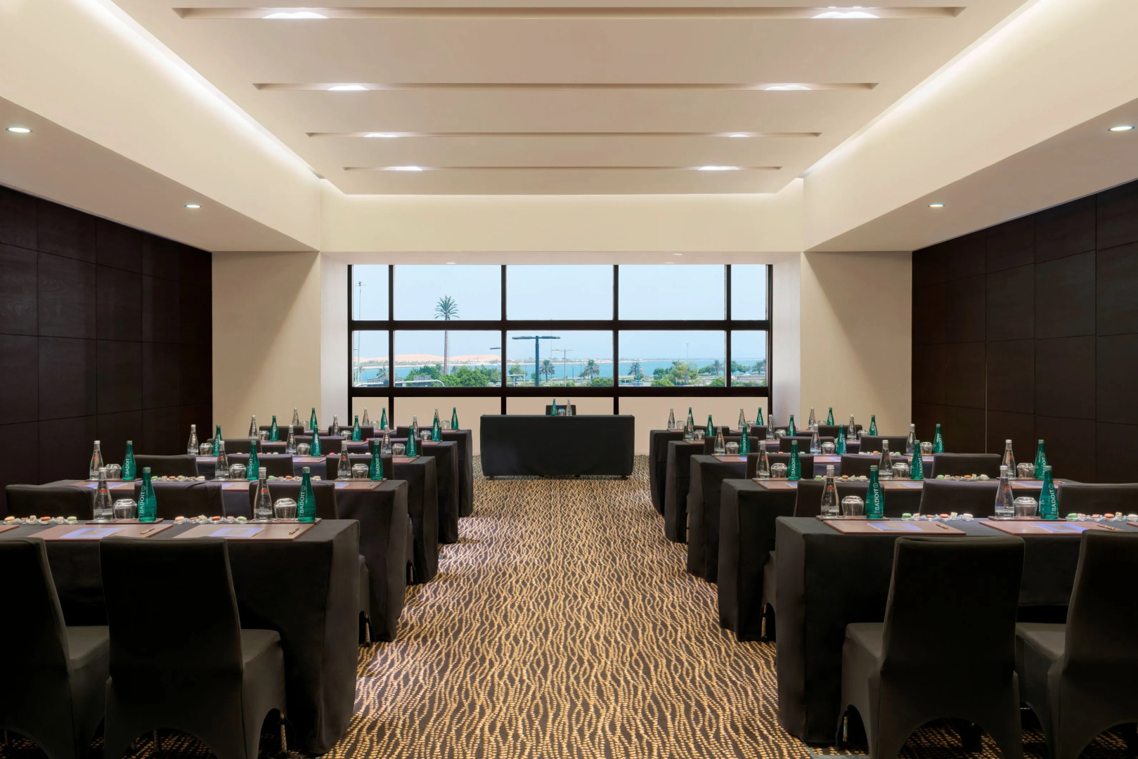 Отель Sofitel Abu Dhabi Corniche