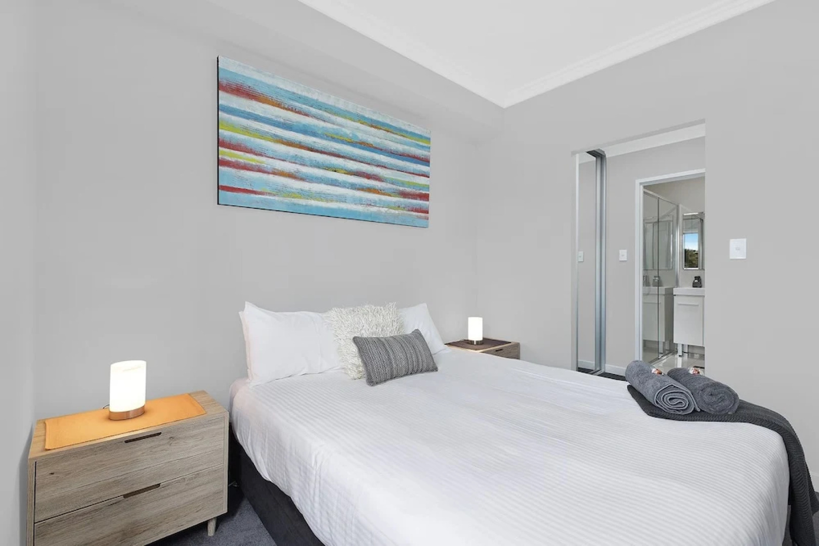 Lakeside Waterfront Apartment 18