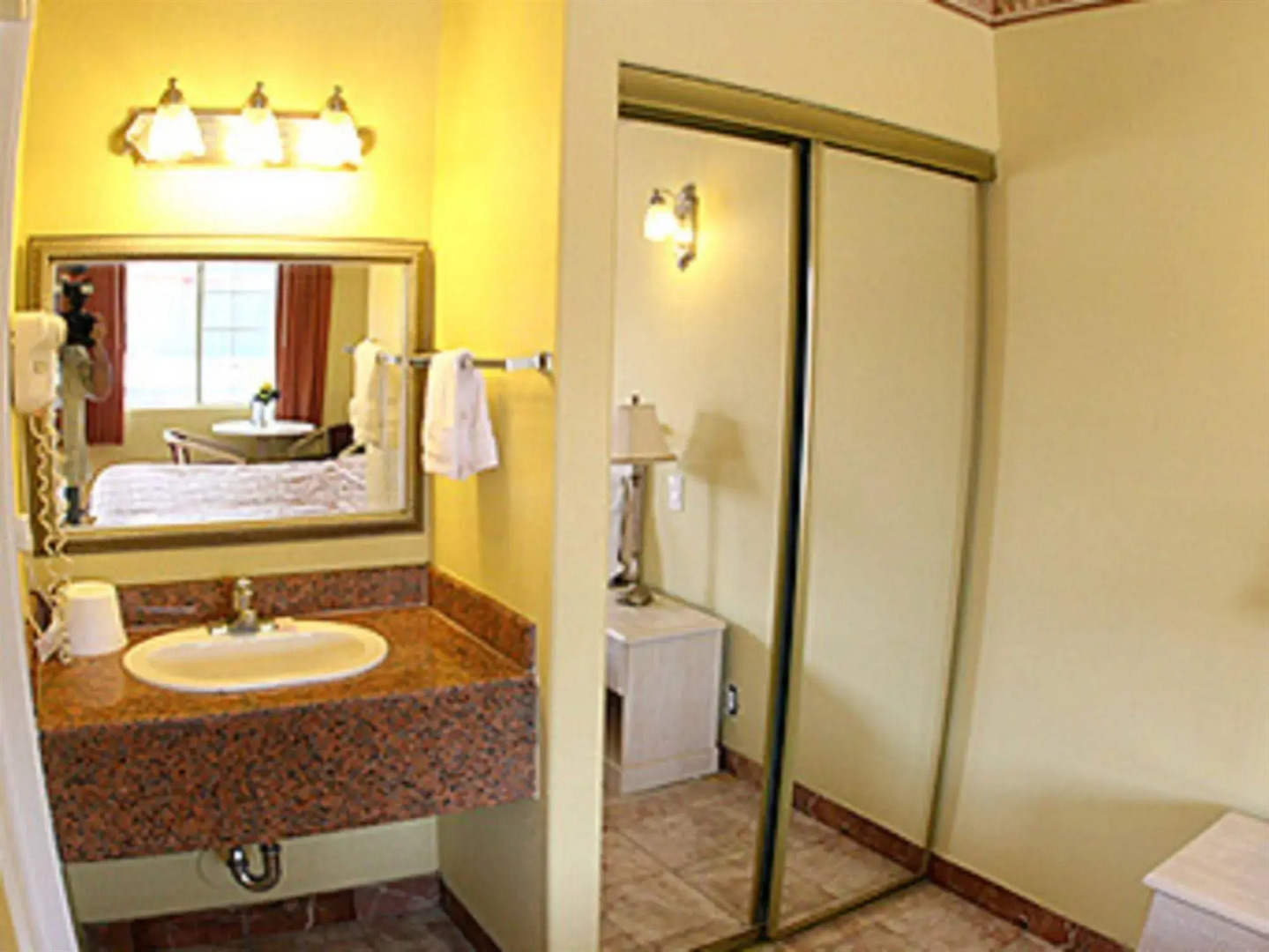 Glen Capri Inn & Suites - Burbank Universal