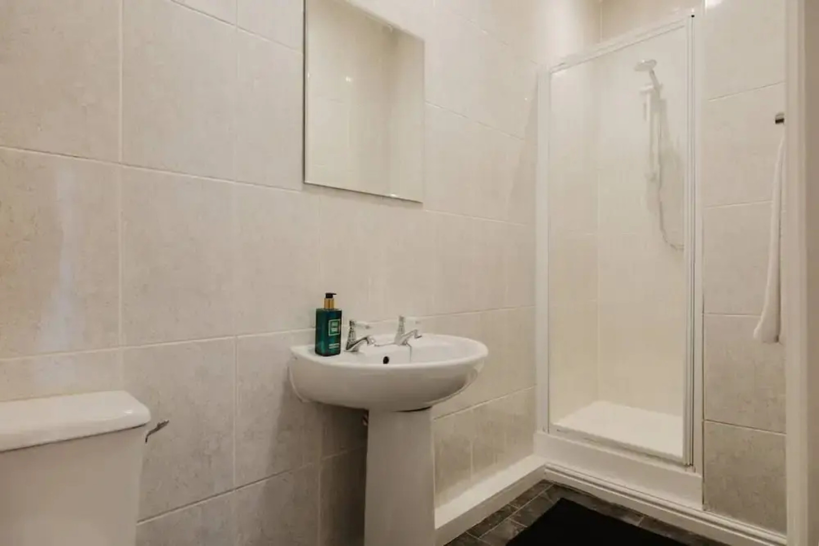 Stunning Room Above Amazing Silks Pub