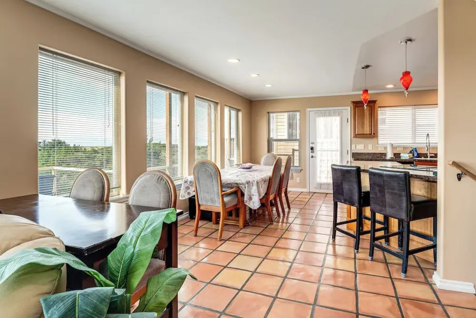 Copalis Beach Family Home: Close to Sites & Nature