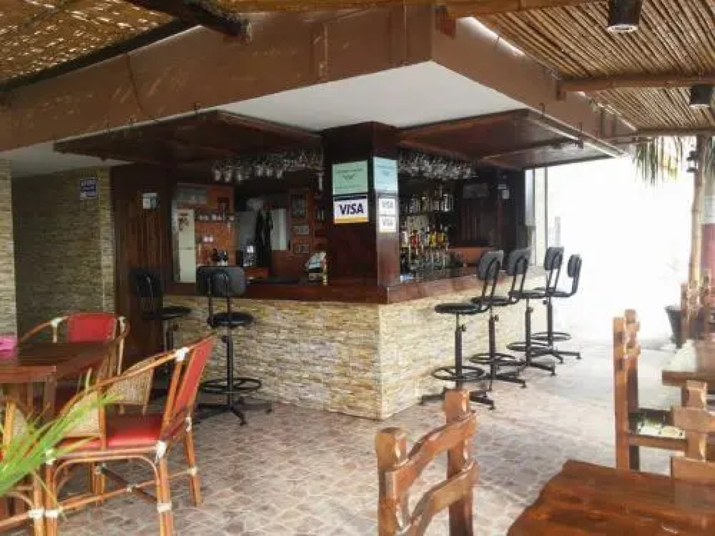 Merlin Beach Bar & Cafe