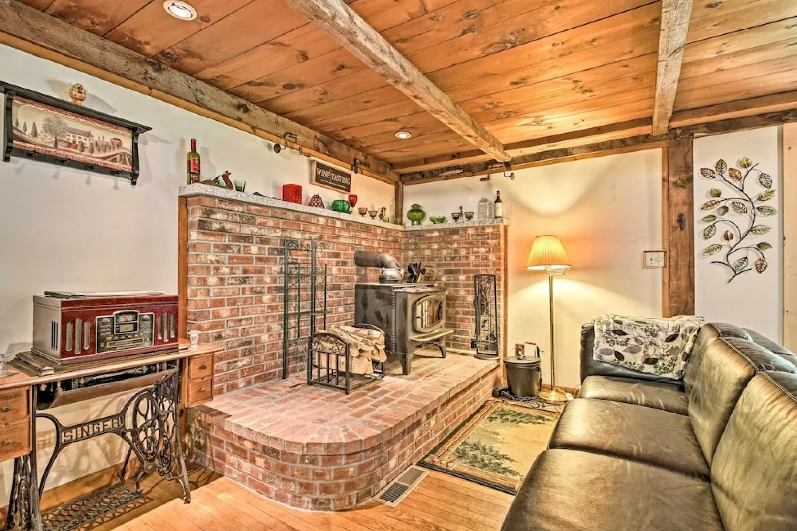 Rustic Bradford Cottage - 14 Miles to Sunapee Mtn!