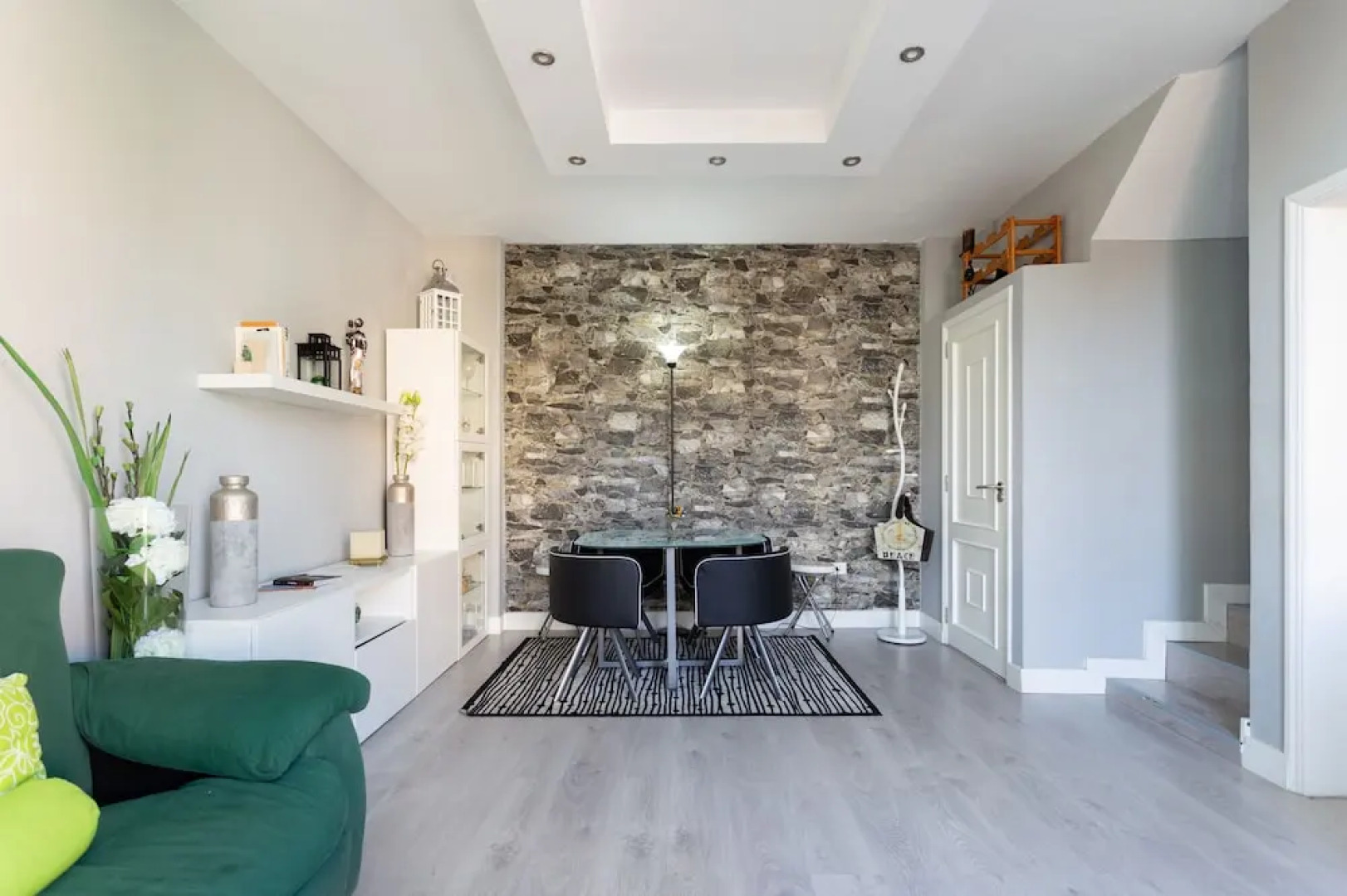 HomeLike Stunning Sea Front House with Wifi