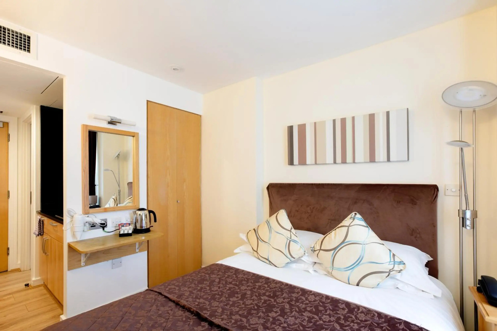 OYO The Cleveland Hotel