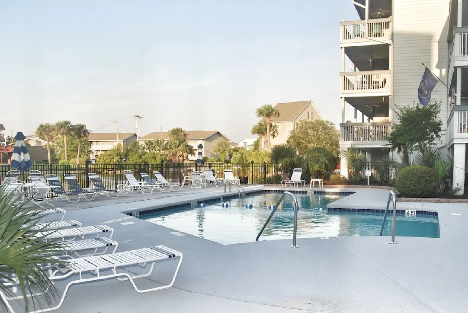 Hermitage 1g 2 Bedroom Condo by RedAwning