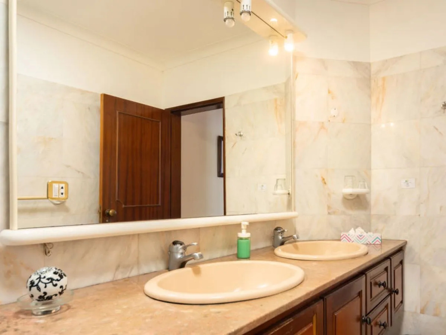 Oliveiras House (CLE150)