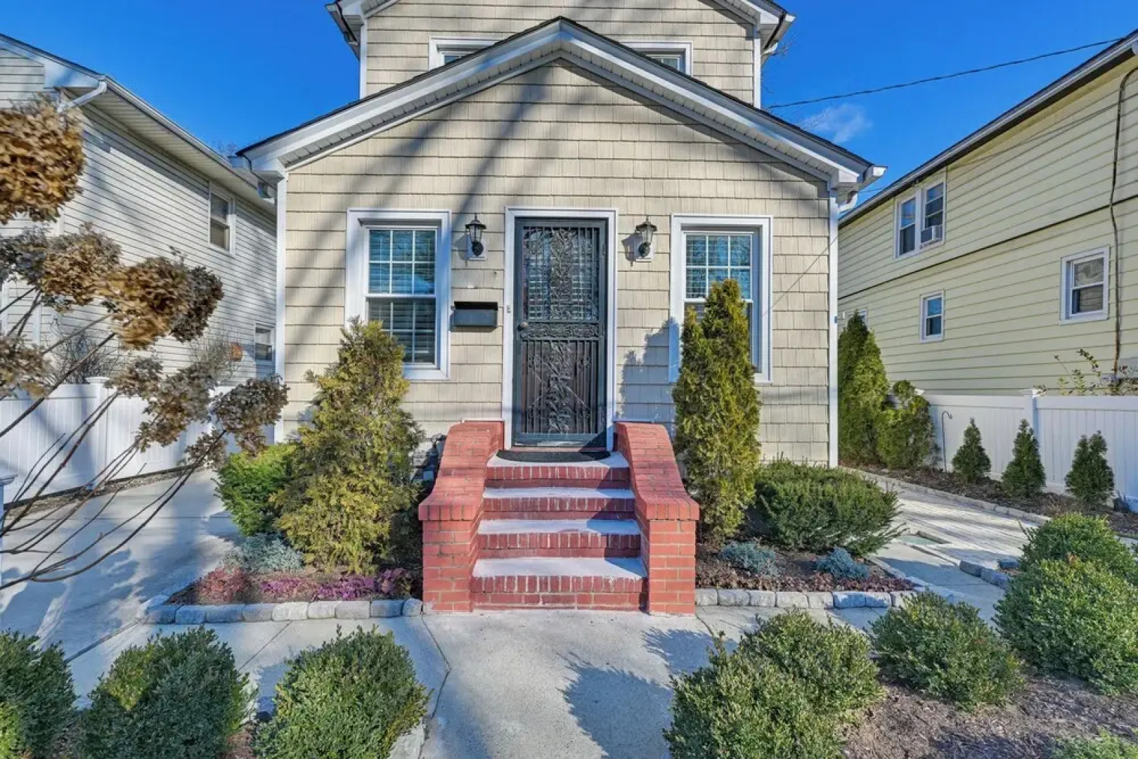 Charming Valley Stream Home: 24 Mi to Central Park