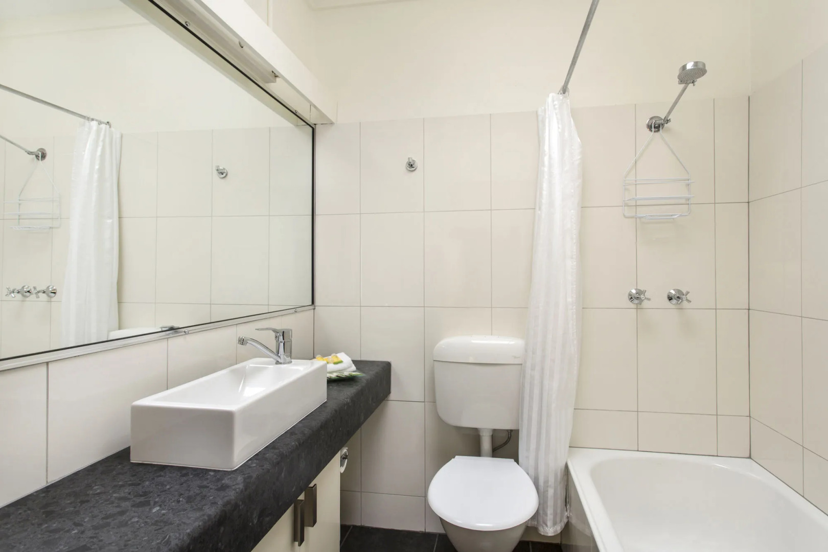 Hamilton Lakeside Motel