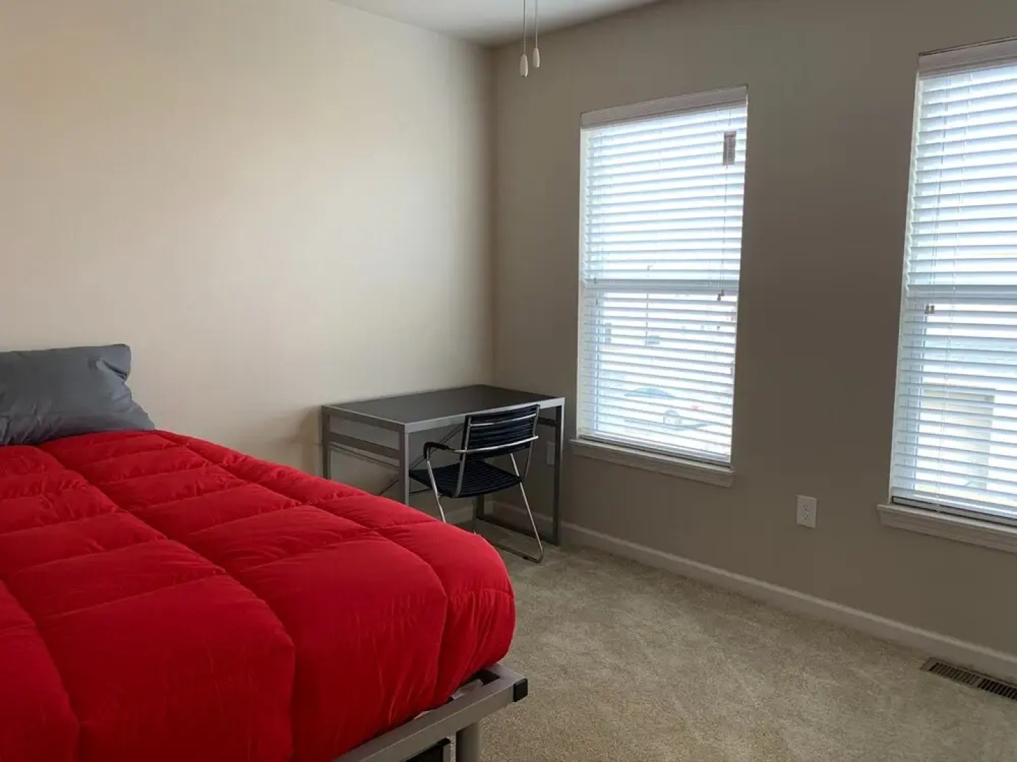 4 Bedroom Cozy House near City Attractions