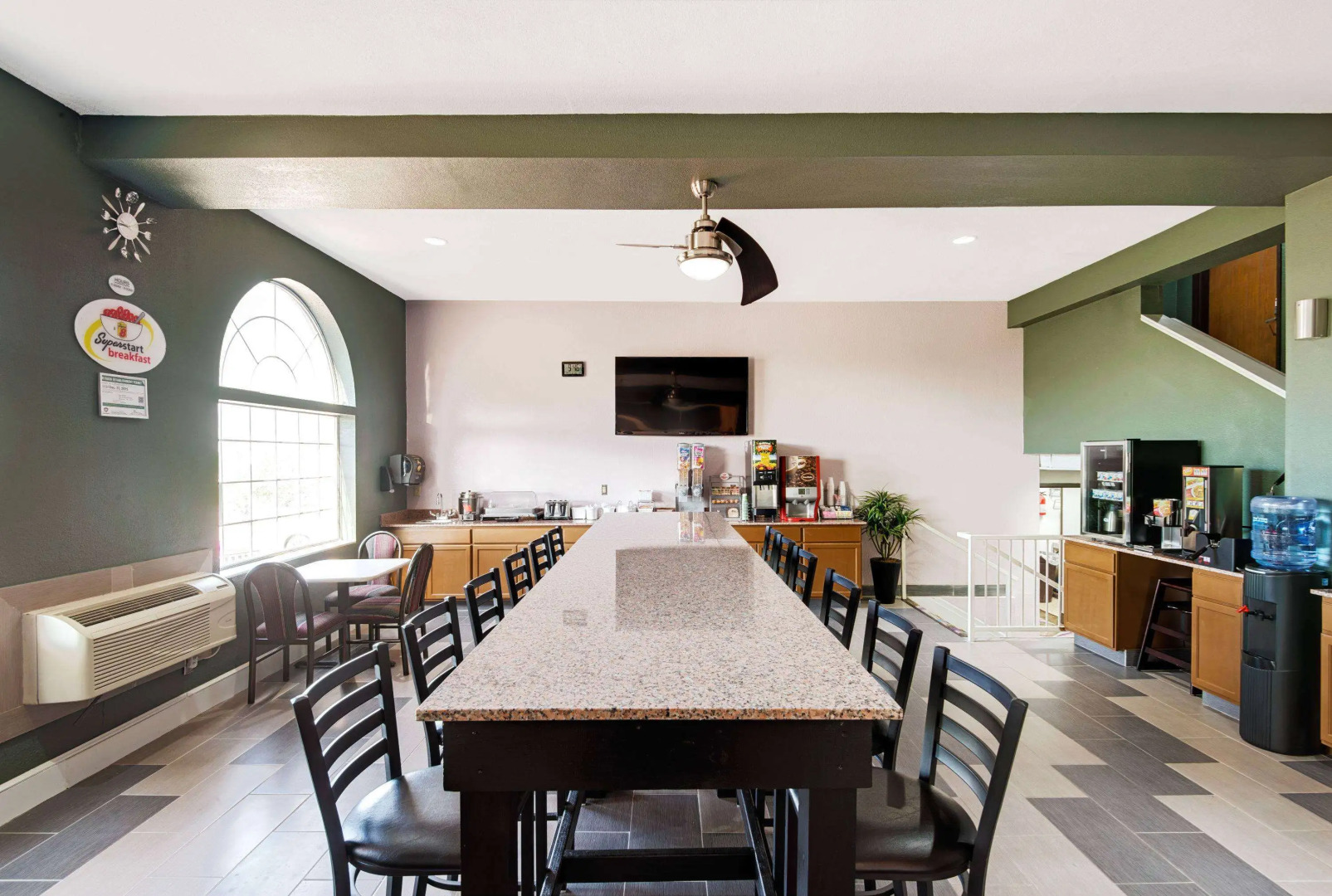 Super 8 by Wyndham Kansas City