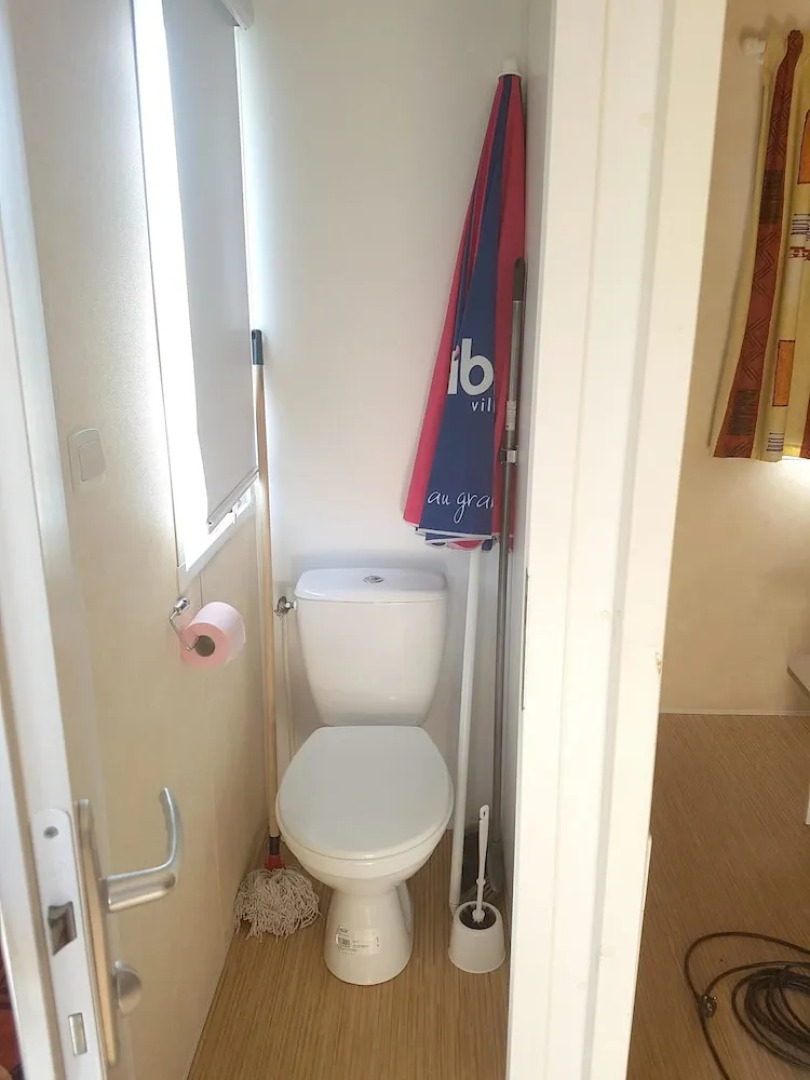 Property With 2 Bedrooms in Saint-jean-de-monts, With Pool Access, Fur