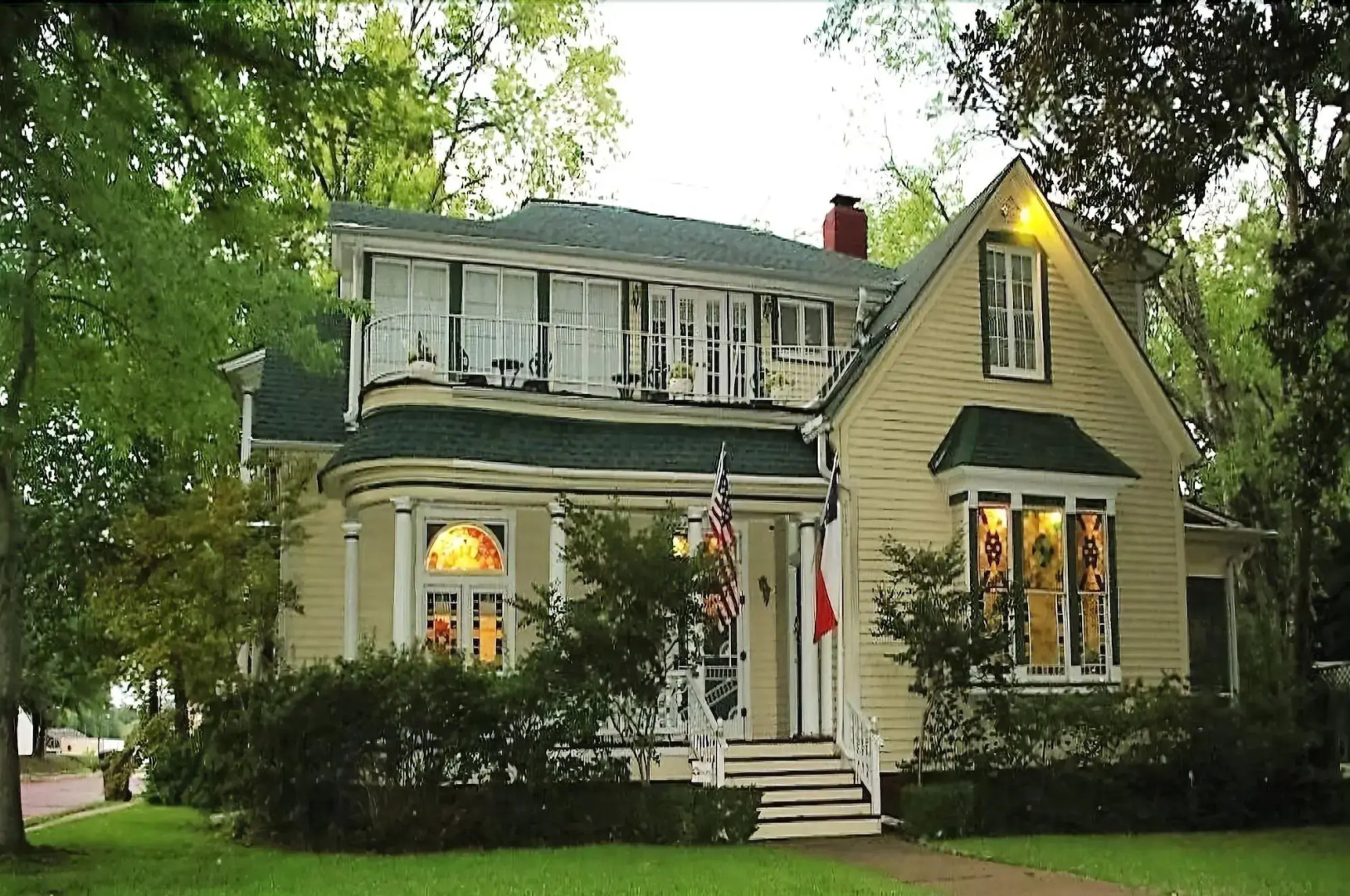 Historic 1859 Woldert-spence Manor