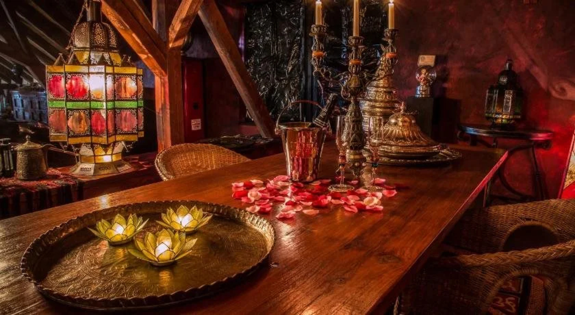 Bijou Hotel / Love and Romance