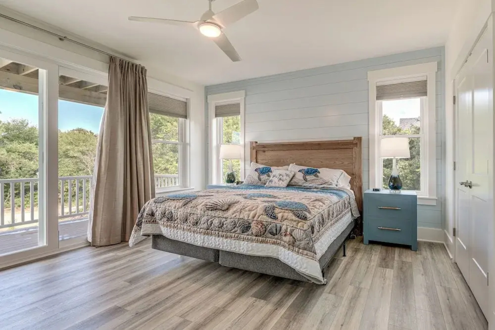 Walk to Beach: Southern Shores Retreat w/ Hot Tub