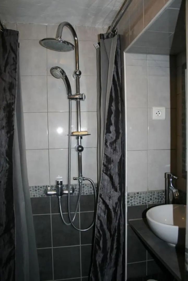 House With 3 Bedrooms in Saint-victor-la-coste, With Pool Access, Encl