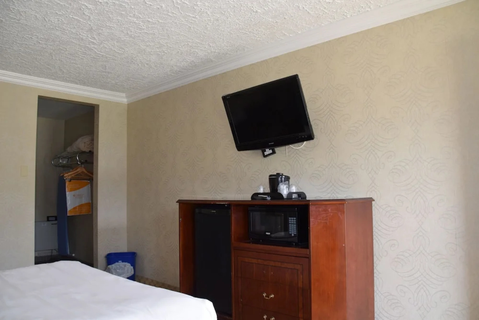 Festival Courtyard Inn