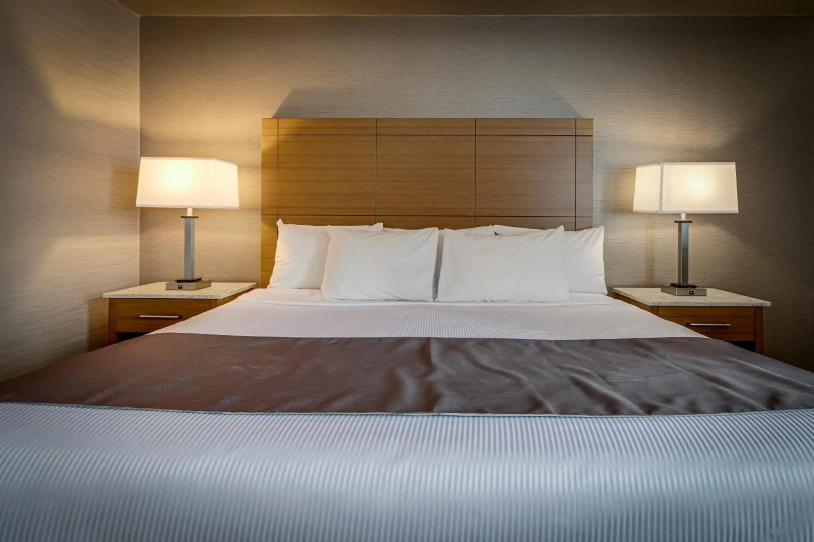 Monte Carlo Inn Vaughan Suites