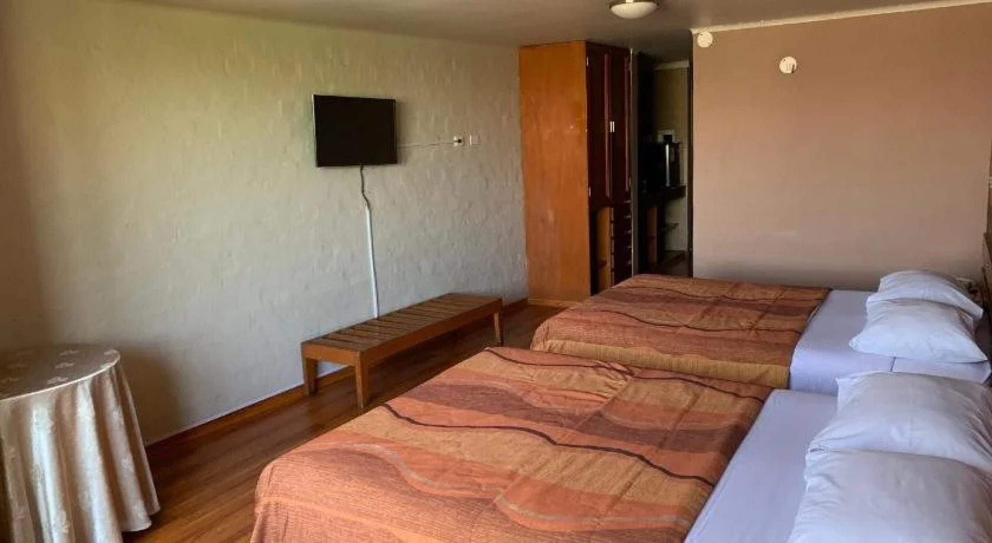 Hotel Holiday Suites