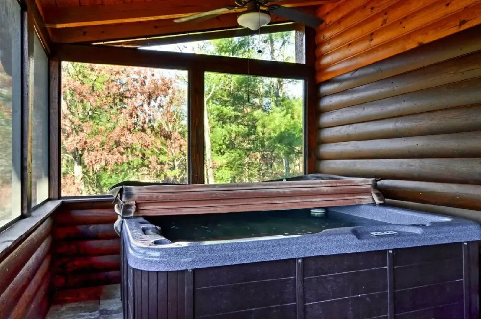 Rustic Cabin w/ Hot Tub: 2 Mi to Unicoi State Park