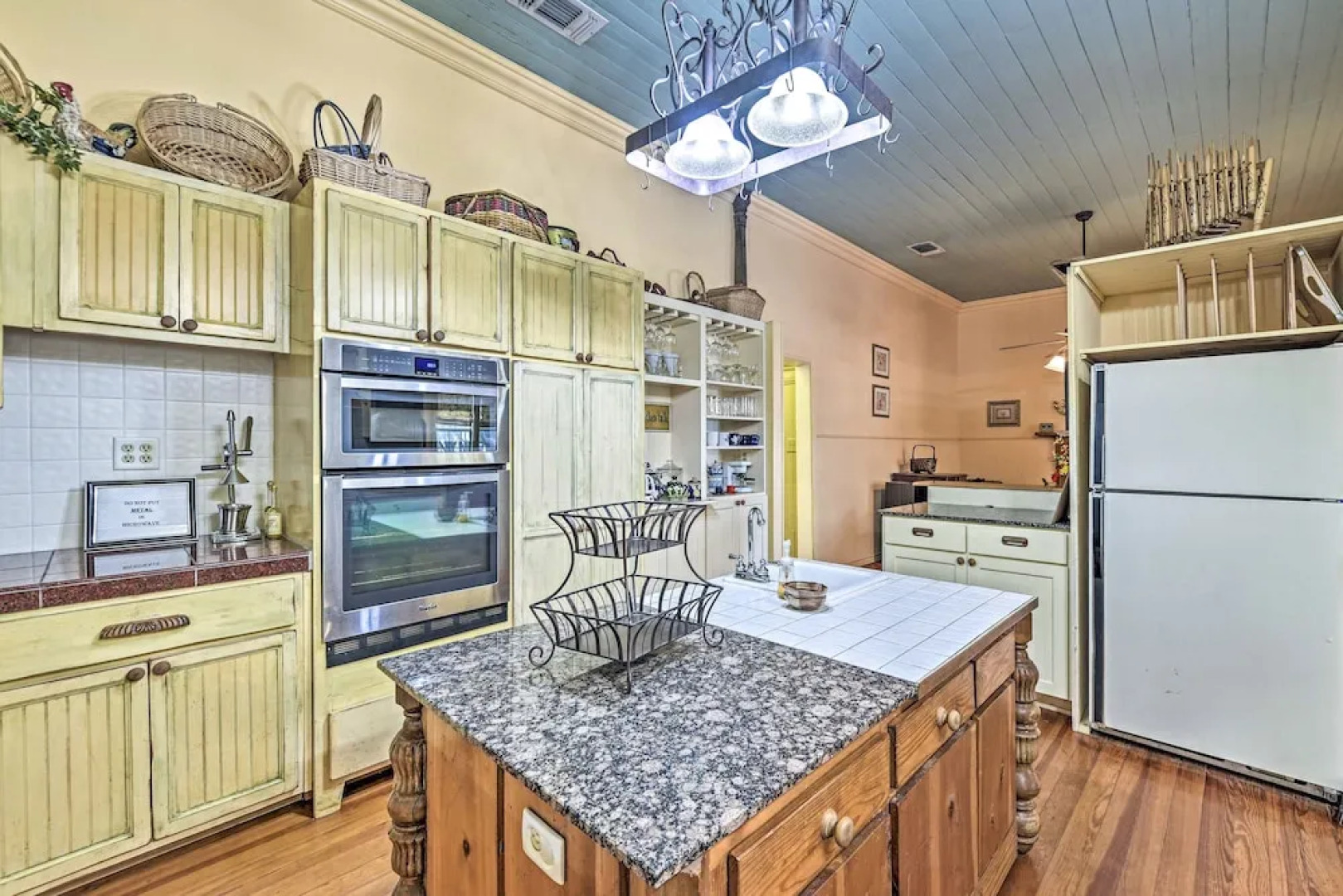 The Lilly House: Historic Glen Rose Home w/ Porch!