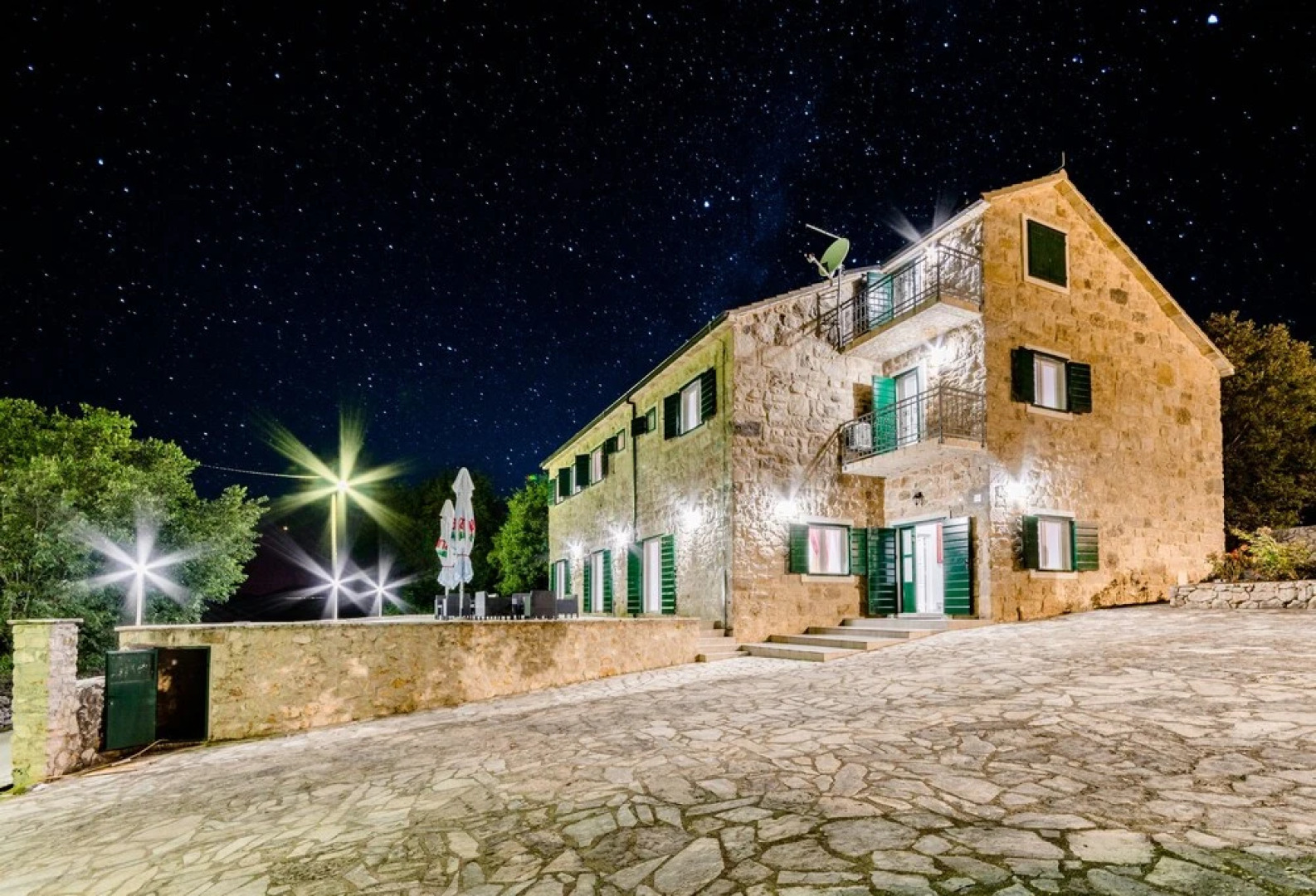 Holiday Home Flying Stars