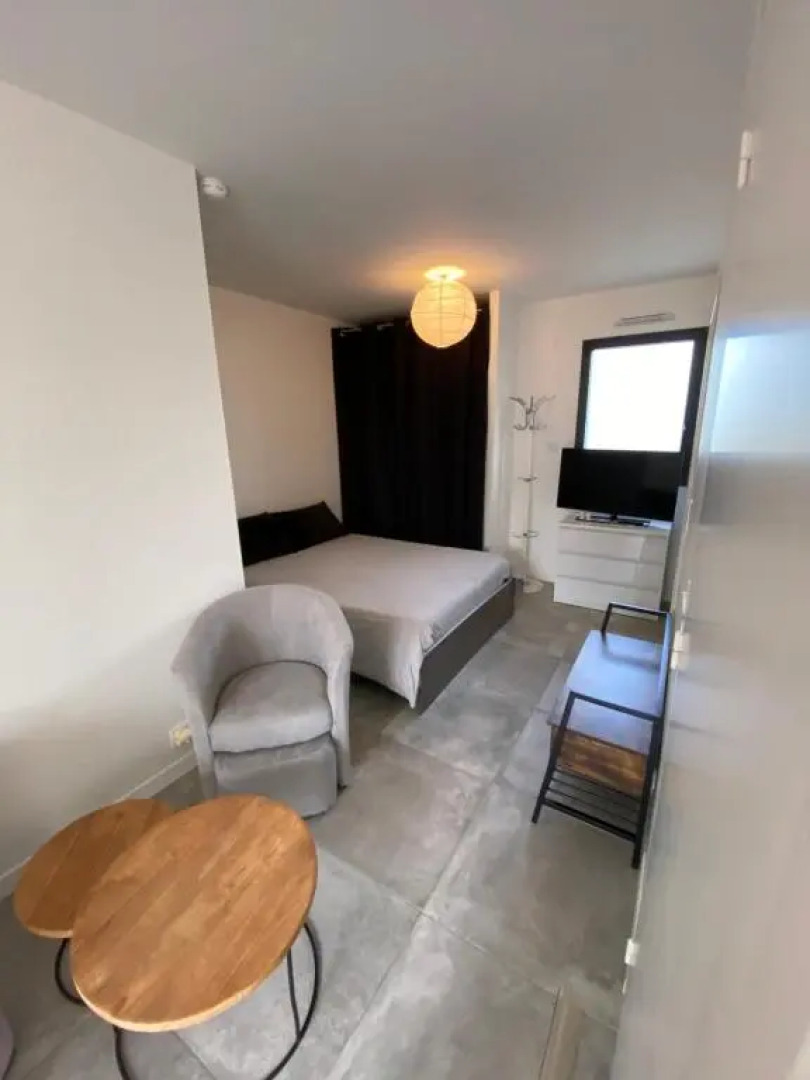 FLEUR DE SEL logement de 21m2 avec prêt vélos, meublé Tourisme 2 étoiles, cuisine et sdb privées avec terrasse clôturée de 17m2