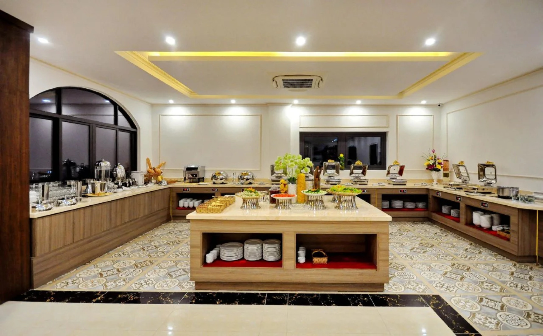 Crown Nguyen Hoang Hotel