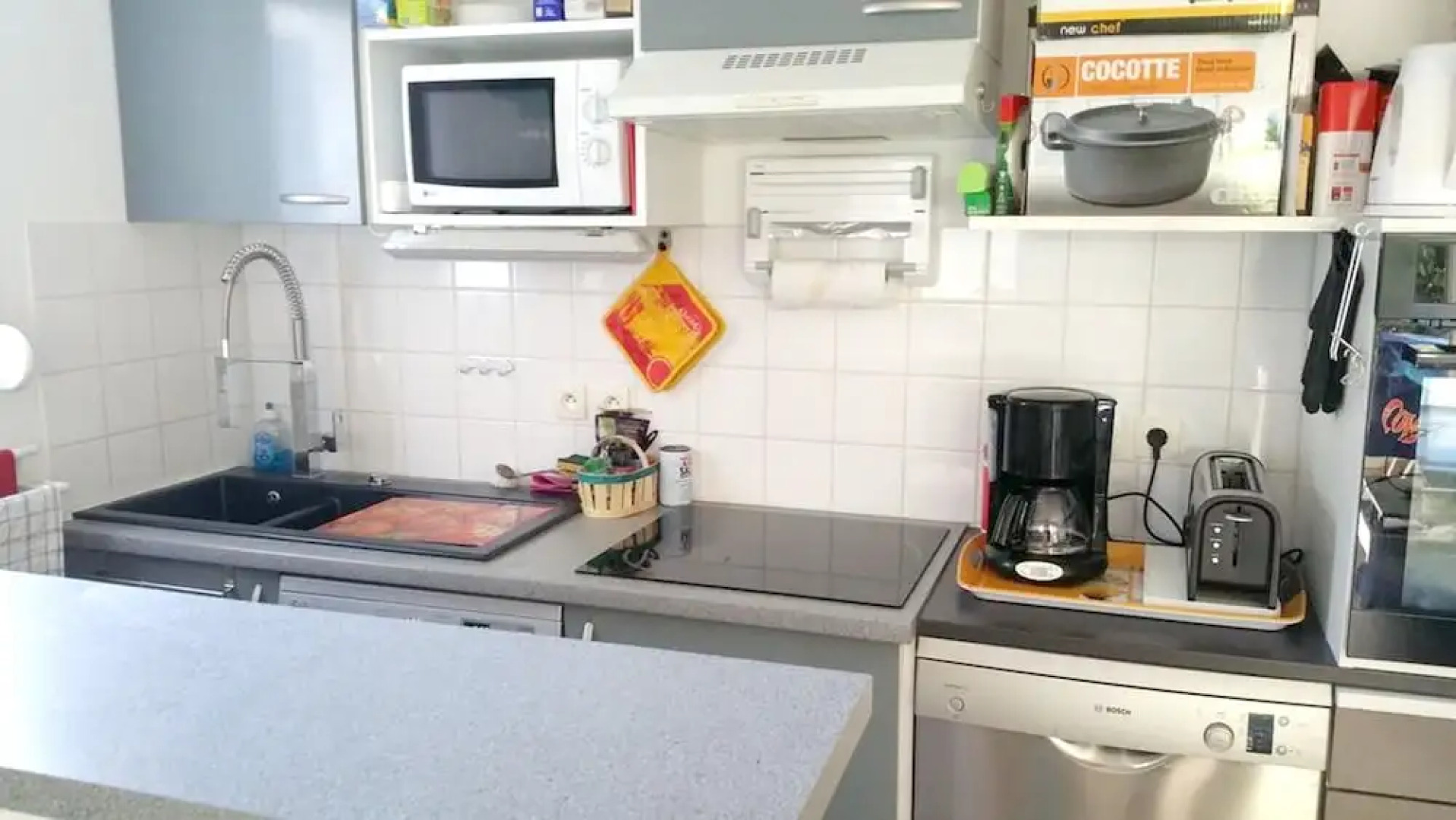 Apartment With 2 Bedrooms in Villeneuve-lès-avignon, With Pool Access,