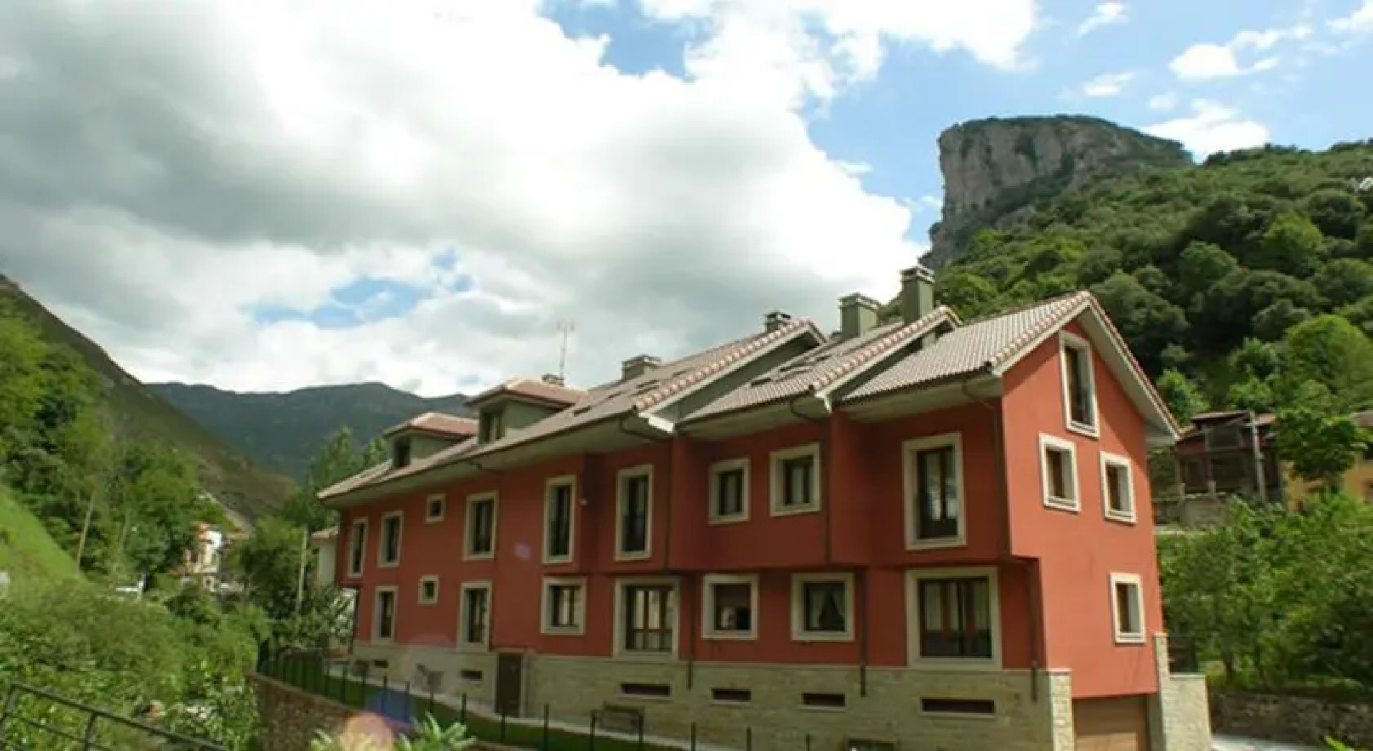 Apartamentos Puente La Molina