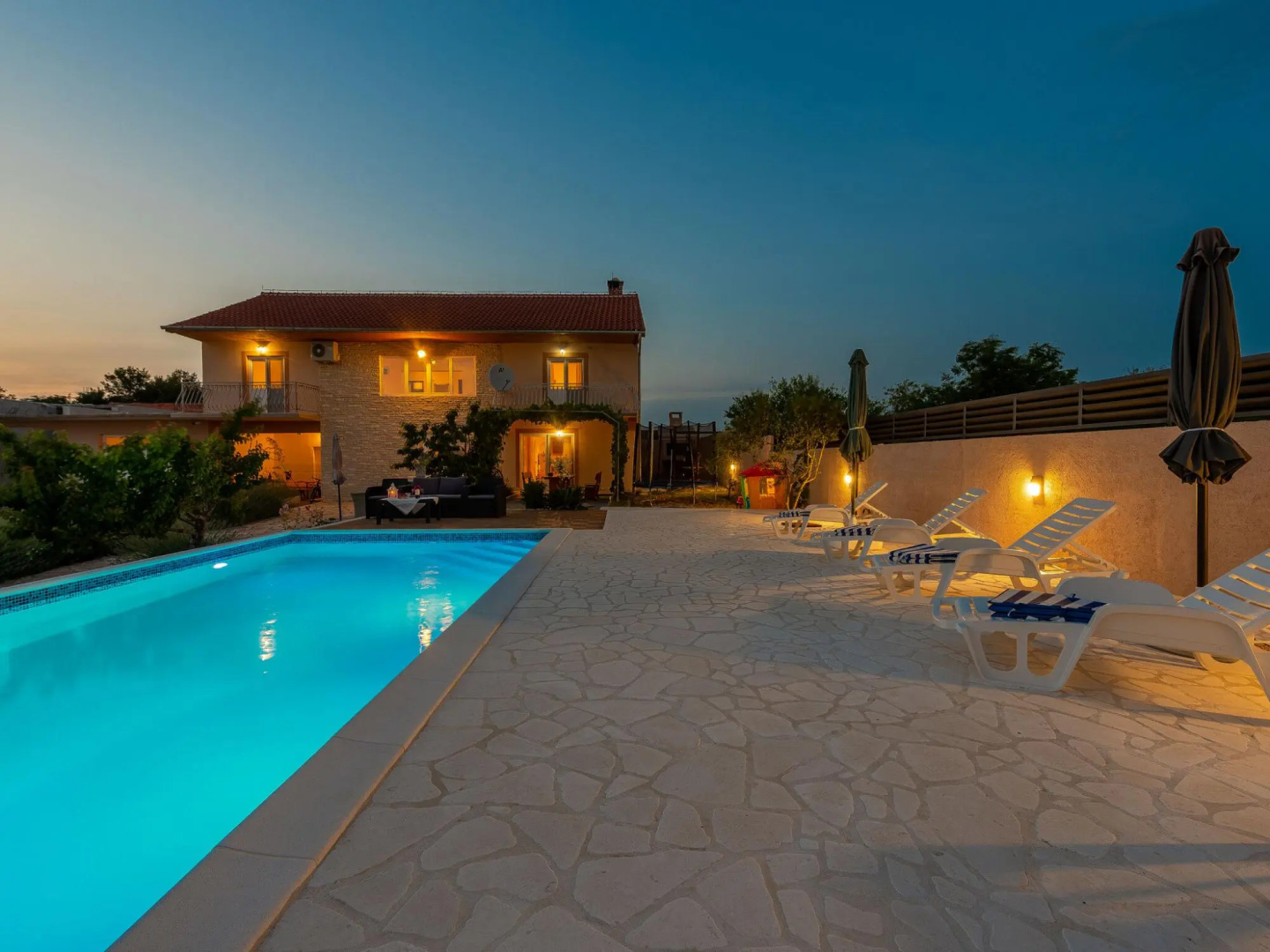 Beautiful Holiday Home in Lisicic