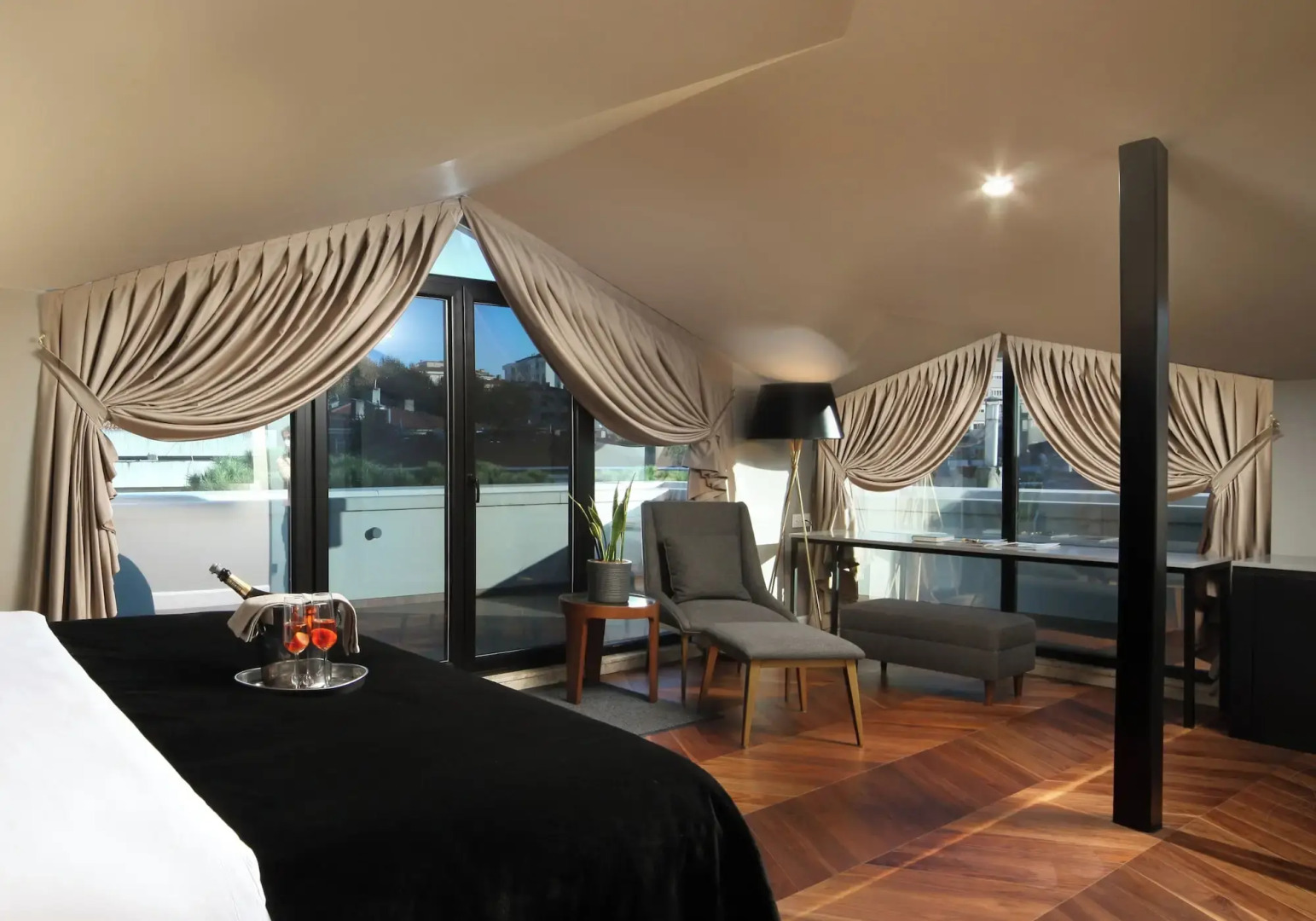 39 Kalamis Marina Hotel