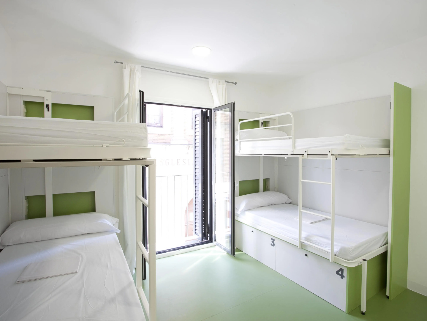 Sant Jordi Hostels Gracia