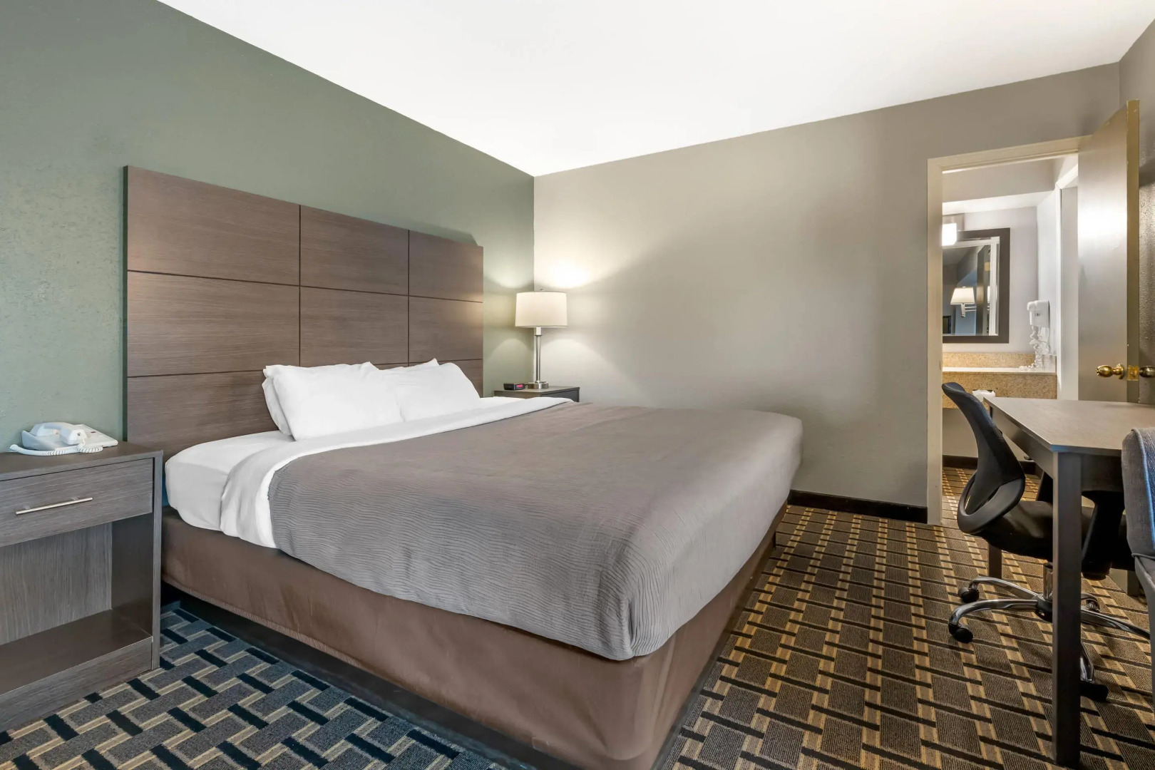 Quality Inn Mauston I-90