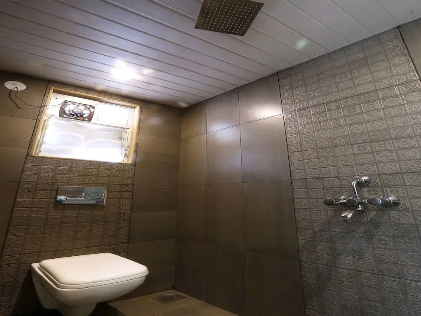 White House Beach Resort by OYO Rooms