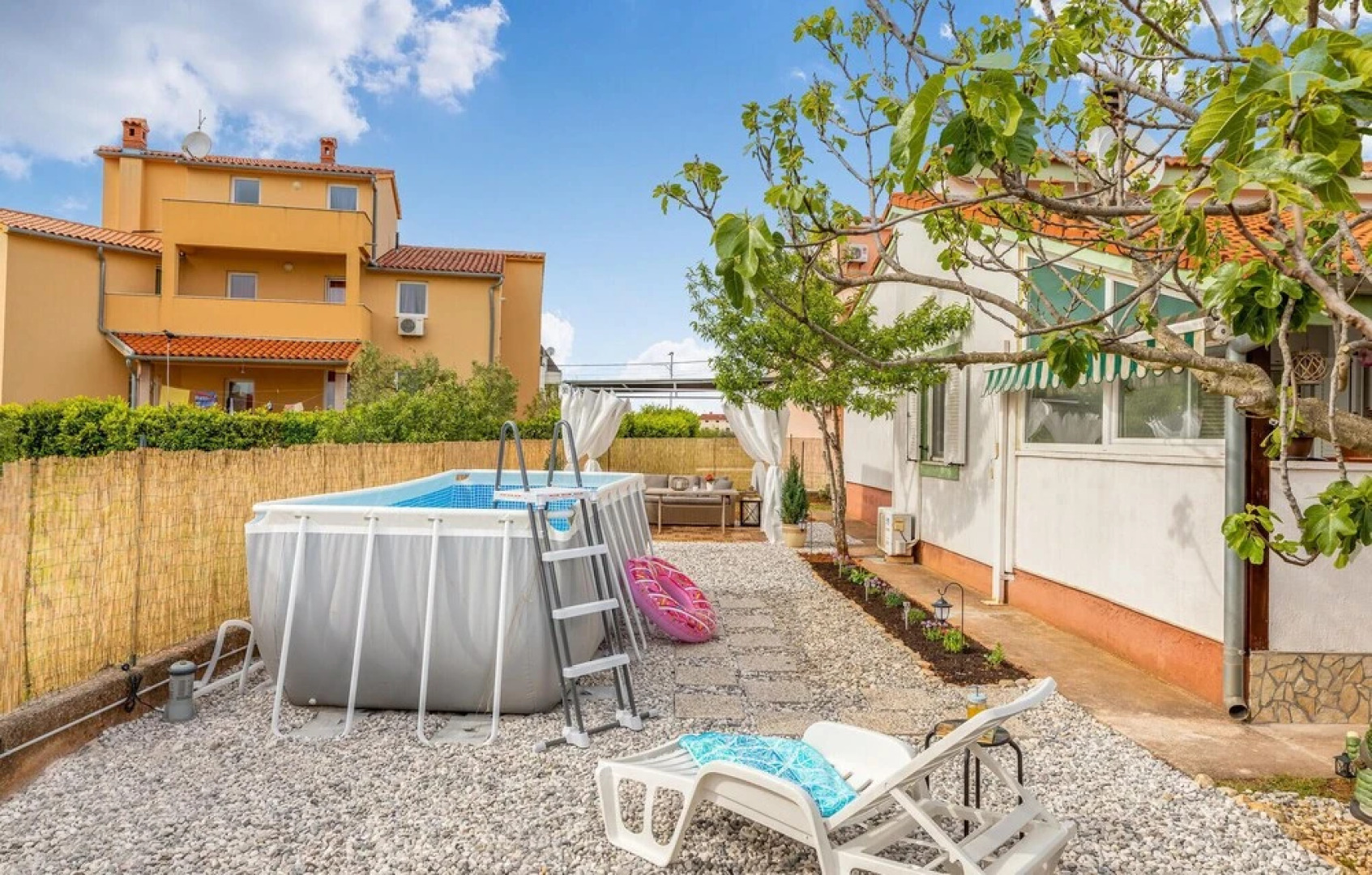 Nice Home in Valbandon with Hot Tub, WiFi & 2 Bedrooms