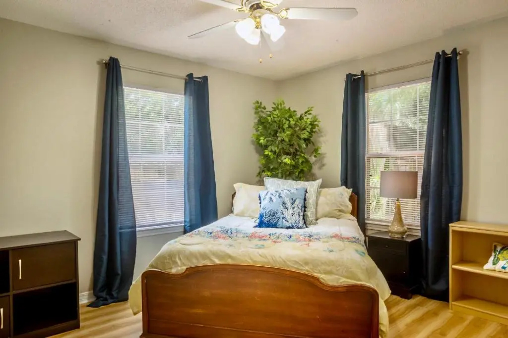 Life's a Breeze! Updated 3B Home 10 min to Beach!