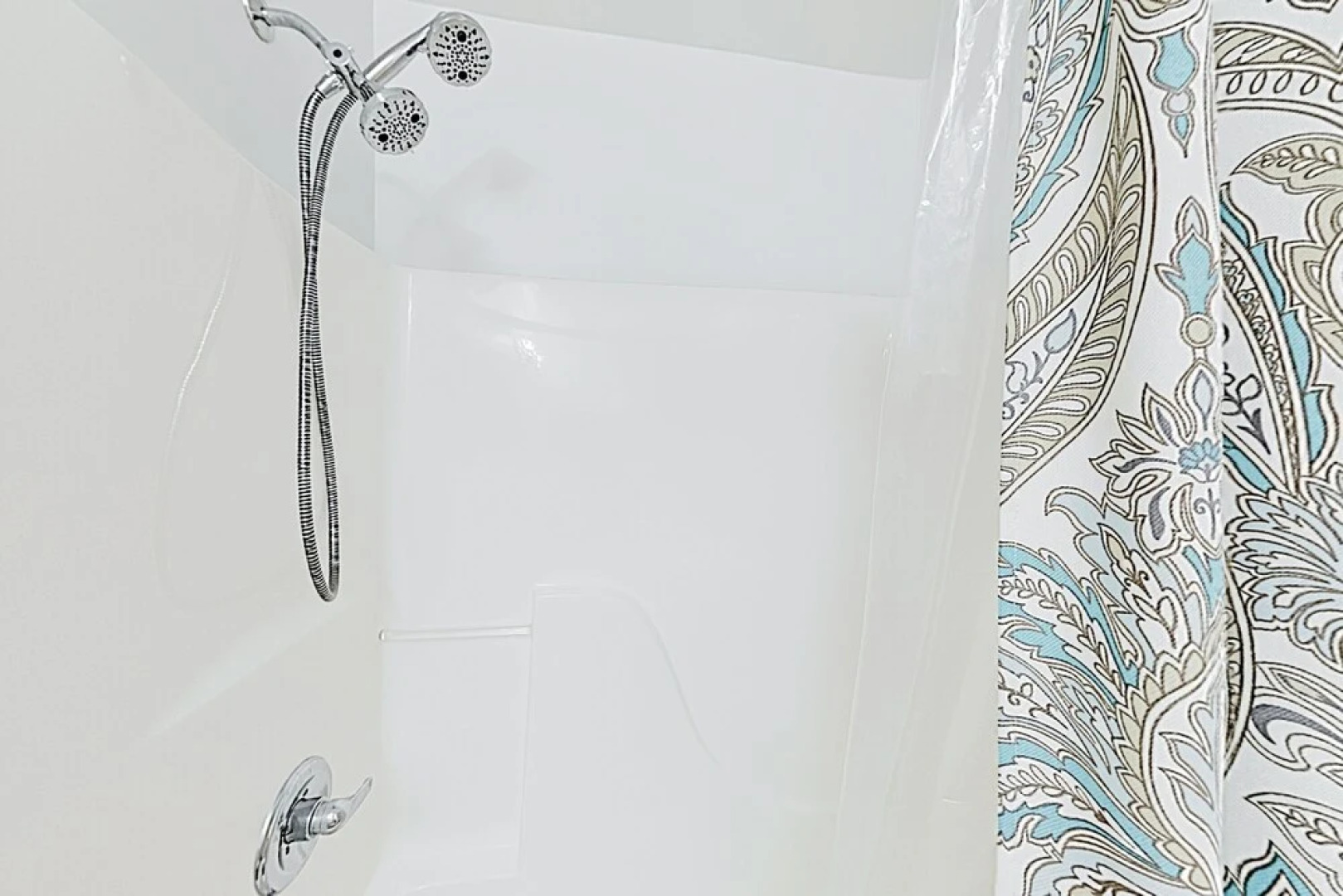 New Listing! Choice Getaway - 5 Pools & Beach Club 3 Bedroom Home