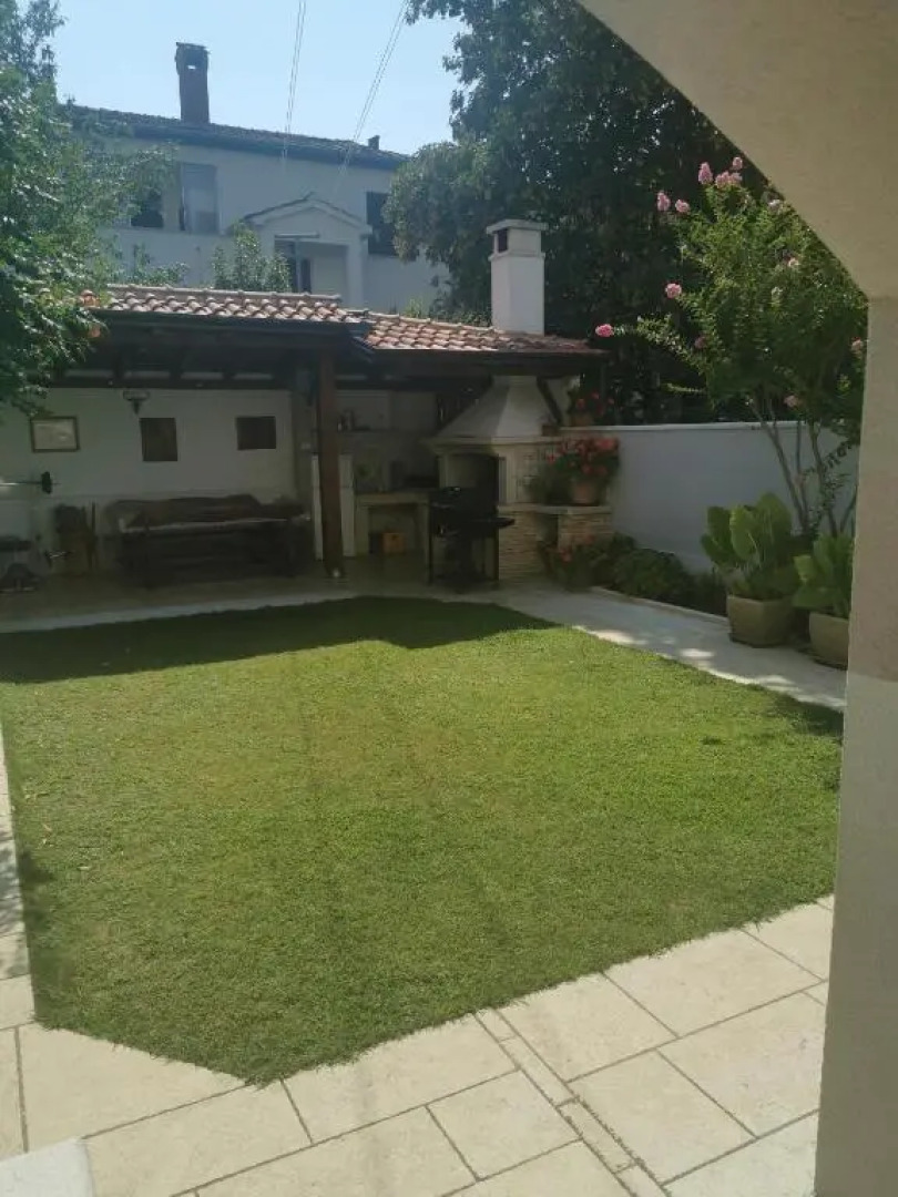 Apartment Slisko with Terrace and Garden